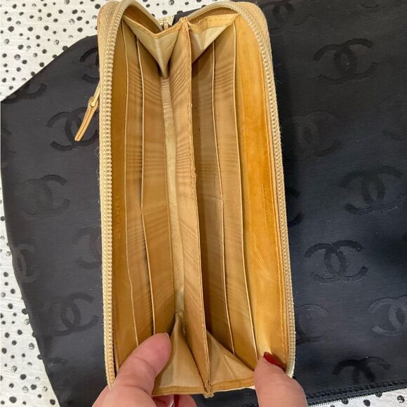 Authentic CHANEL wallet - Picture 4 of 5